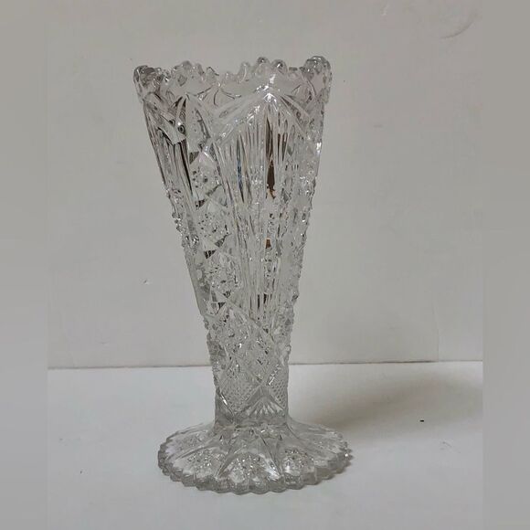 A BEAUTIFUL DESING VASE FLOWER 6.5" CLEAR GLASS, ELEGANT VASE FOR OFFICE OR HOME - Picture 2 of 11